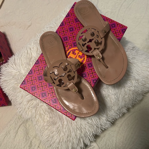 Tory Burch Miller Patent calf Black And Light Make Up - Picture 2 of 5